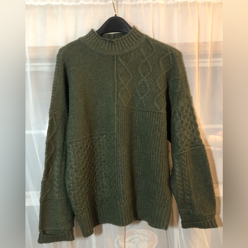 American Eagle 🦅 Women’s Sweater Sz L